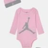 Jordan Jumpman Bootie Set Unisex - Gorro - Pink Foam 2 Jordan Jumpman Bootie Set Unisex - Gorro - Pink Foam -Tienda De Moda Juvenil 0f8b0b0856014914a8a3c66f4723db54
