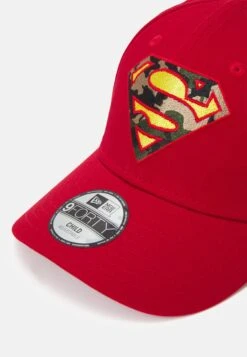 NEW ERA Superman Kids Character Infill 9Forty® Unisex - Gorra - Red -Tienda De Moda Juvenil 147c11a7ab7048ec9337ea354de75fd3