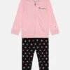 Champion American Classics Unisex Set - Chándal - Pink/Black -Tienda De Moda Juvenil 27e65856dc9f491c99d18f7d3de7a2f5