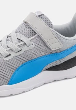 Puma Anzarun Lite Ac Ps Unisex - Zapatillas De Running Neutras - Ash Gray/Regal Blue/White -Tienda De Moda Juvenil 28c3cd26672b48f08de81b04c754ba7e