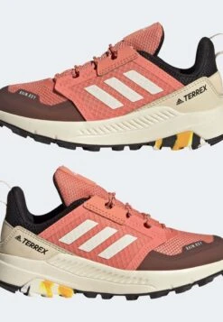 ADIDAS PERFORMANCE Terrex Trailmaker R.Rdy Unisex - Zapatillas De Senderismo - White Coral Gold Coloured -Tienda De Moda Juvenil 2f1cb99856144270bb62c0458f939f80