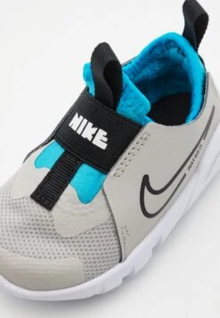 Nike Performance Flex Runner 2 Unisex - Zapatillas De Running Neutras - Light Iron Ore/Black/Blue Lightning/White -Tienda De Moda Juvenil 3cc86a26fd394e4696be392aad3a4e0b