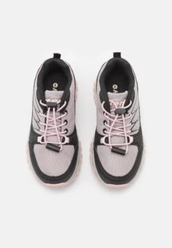 Hi-Tec Trail Explorer Low - Zapatillas De Senderismo - Grey/Pink -Tienda De Moda Juvenil 5245d0103f80495d9e9c81f7e6c239cb