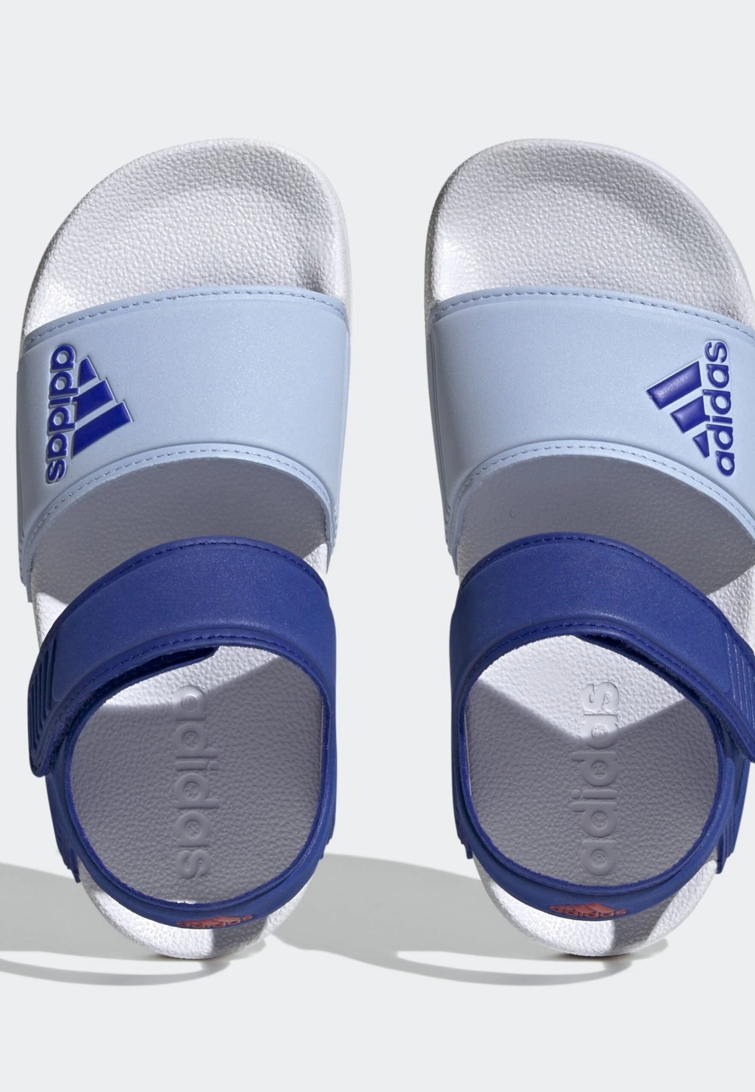 ADIDAS PERFORMANCE Adilette- Chanclas De Baño - Lucid Blue/Blue Dawn/Bright Red 4 ADIDAS PERFORMANCE Adilette- Chanclas De Baño - Lucid Blue/Blue Dawn/Bright Red - Imagen 2
