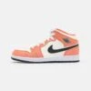 Jordan 1 Mid Se Unisex - Zapatillas De Baloncesto - Team Orange/Black/Sail/White -Tienda De Moda Juvenil 697631ce668c4215a3c374c1a44f9f6d