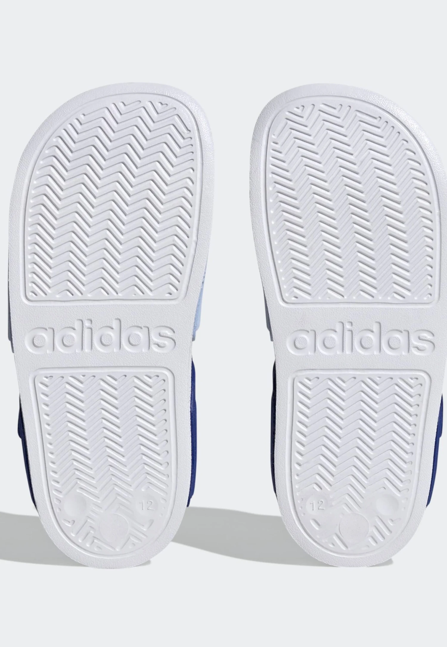 ADIDAS PERFORMANCE Adilette- Chanclas De Baño - Lucid Blue/Blue Dawn/Bright Red 5 ADIDAS PERFORMANCE Adilette- Chanclas De Baño - Lucid Blue/Blue Dawn/Bright Red - Imagen 3