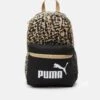 Puma Phase Small Backpack Unisex - Bolsa De Deporte - Black/Sand Dune -Tienda De Moda Juvenil c8e73a46b9c64970a4b361d346a34dcb