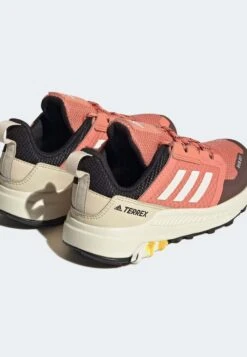 ADIDAS PERFORMANCE Terrex Trailmaker R.Rdy Unisex - Zapatillas De Senderismo - White Coral Gold Coloured -Tienda De Moda Juvenil e438c60291134e8588e086ee1d929979